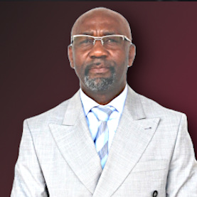 Révérend Hervé Gouamené, enseignant à l'école du Potier du docteur Raoul Wafo